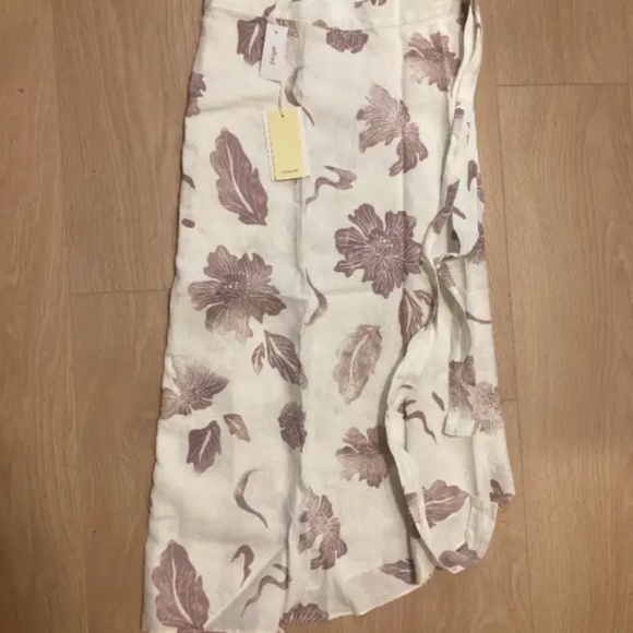 Aritzia - Eleta Skirt - Picture 3 of 3
